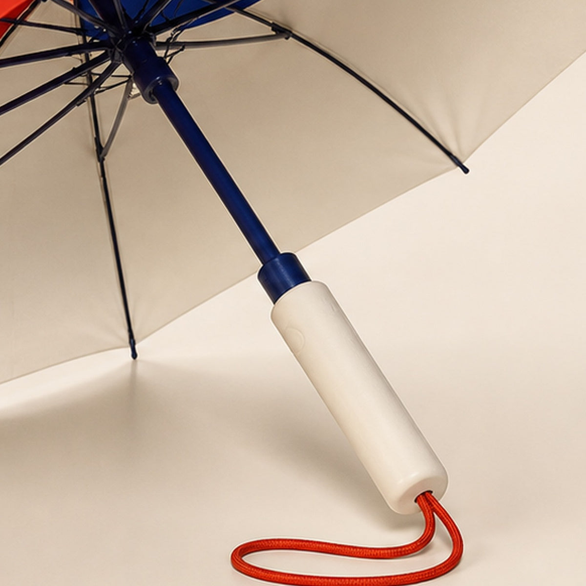 Signal Split Fashion Umbrella handle and frame detail